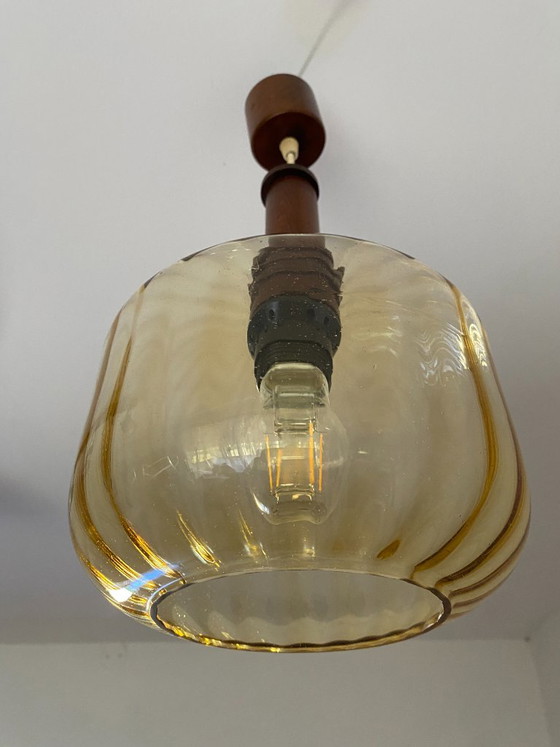 Vintage Joegoslavische hanglamp van amberkleurig glas, jaren 70. – Hanglampen (photo 4 of 11)