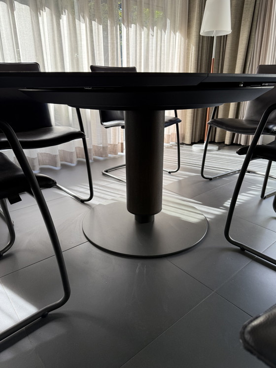 Image 1 of Tafel rond uitklapbaar tot ovaal . 125-150/ 125-215. In goede staat 