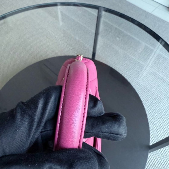 Image 1 of Borsa Chanel Trendy CC piccola - Pelle di agnello trapuntata rosa acceso con finiture dorate, serie 26