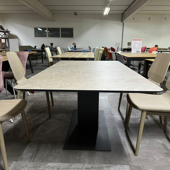 Shelter – Bert Plantagie, Eettafels (photo 2 of 5)