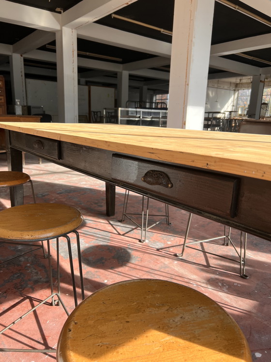 Image 1 of Grenenhouten tafel 