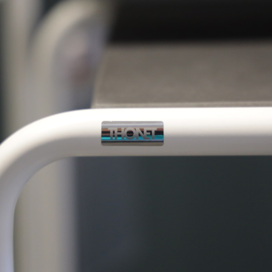 Image 1 of Mesa auxiliar Thonet B9B B9C (juego de 2)