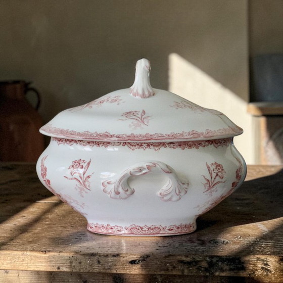 Image 1 of Large 19th century French tureen signed Sarreguemines "Fontanges"