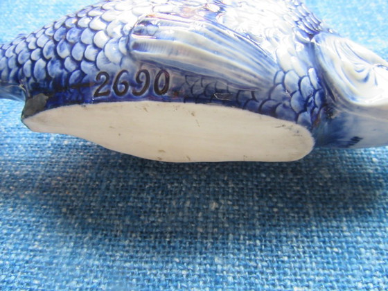 Image 1 of Oud Delfts keramisch beeldje van een blauw-witte vis, decoratief object, vintage