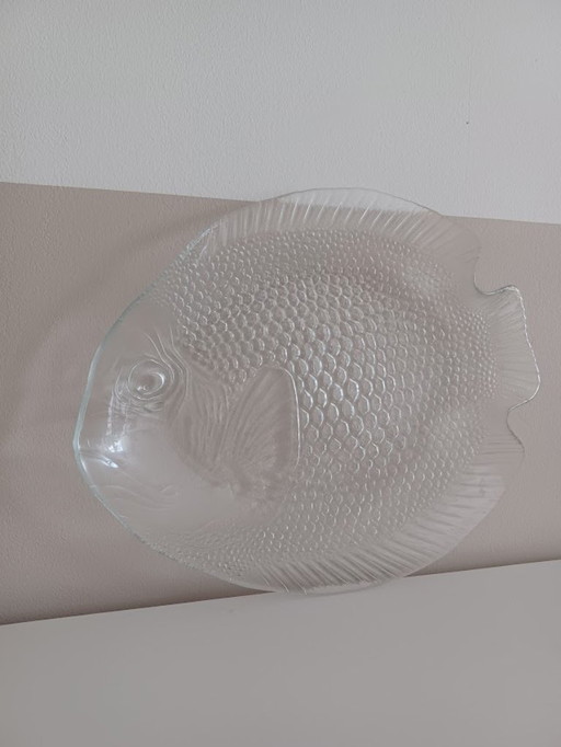 Grand plat de service Arcoroc. Motif de poisson. Vintage 60