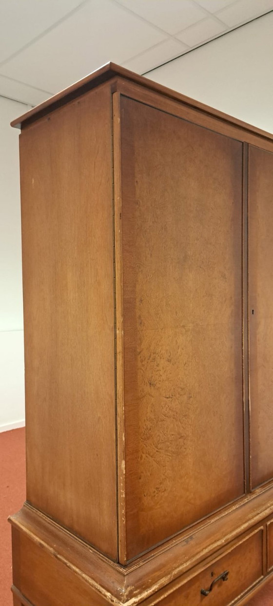 Image 1 of Meuble classique en noyer | style antique/rétro | années 1940-1950