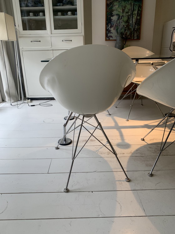Image 1 of 4 sedie a secchiello bianche Philippe Starck Kartell EROS, base Eiffel