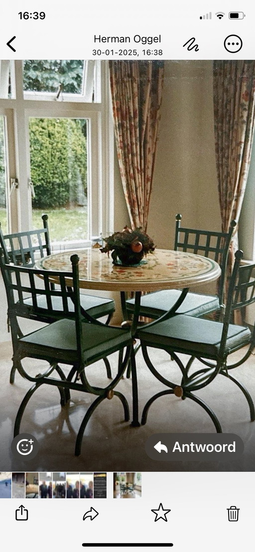 For Sale Design Round Table With 4 Chairs