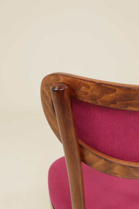 Image 1 of Vintage stoel van natuurlijk frambooskleurig wol en gebogen hout, 1960.