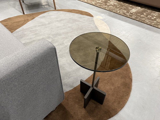 Image 1 of 2 tavolini Beek Cross in vetro bronzo e rovere affumicato