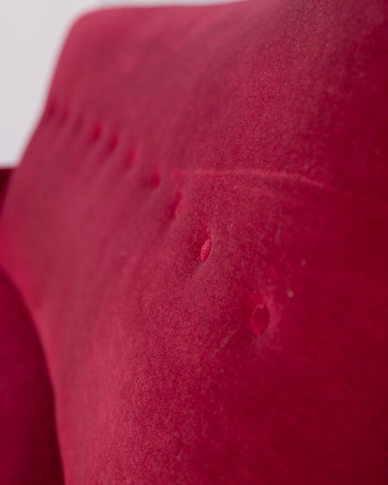 Image 1 of Divano vintage anni '50 in velluto rosso, design italiano.