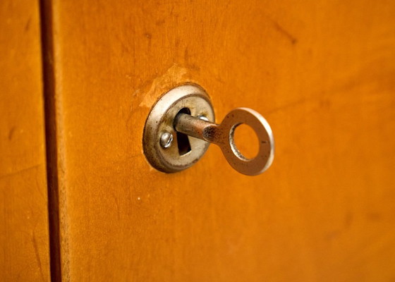 Image 1 of Art Deco kledingkast van Jindrich Halabala voor UP Závody