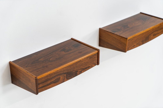 Image 1 of Pareja de mesitas de noche flotantes en palisandro (Dinamarca, años 60).