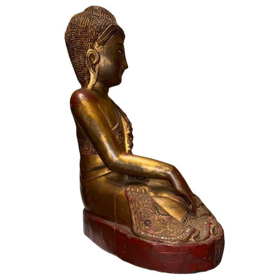 Estatua antigua de Buda Mandalay birmano – Madera dorada con ojos incrustados – Myanmar circa 1880–1920 (photo 4 of 9)
