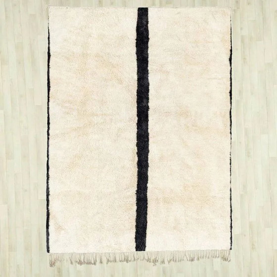 Alfombra bereber de lana pura, hecha a mano, 250x150 cm, fabricada en Marruecos. – Wool (photo 2 of 9)