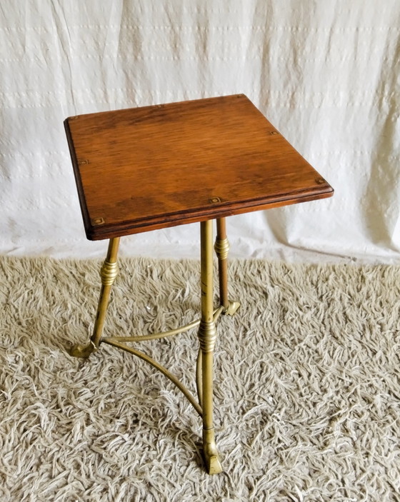 Image 1 of Engelse bijzettafel van messing en massief hout - eind 19e eeuw