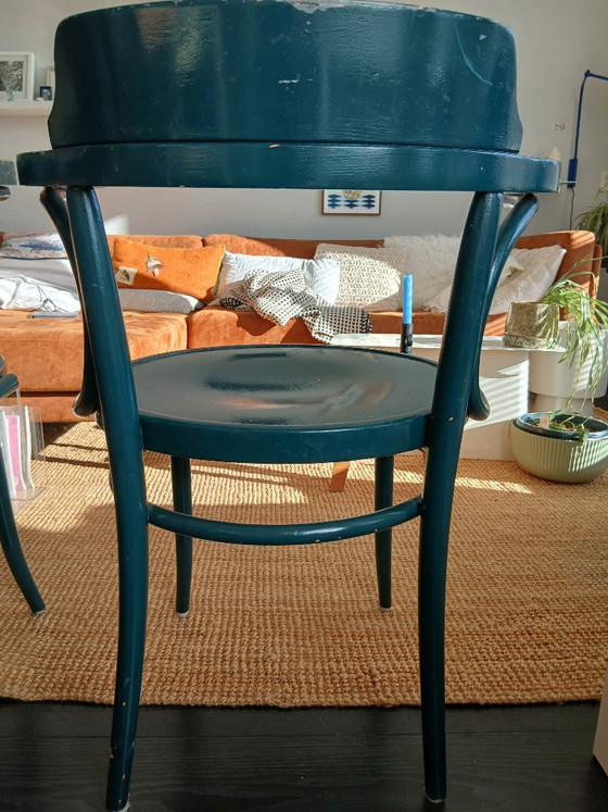Zwei Thonet Stühle., Esszimmerstühle, Holz, Grün (Foto 7 von 17)