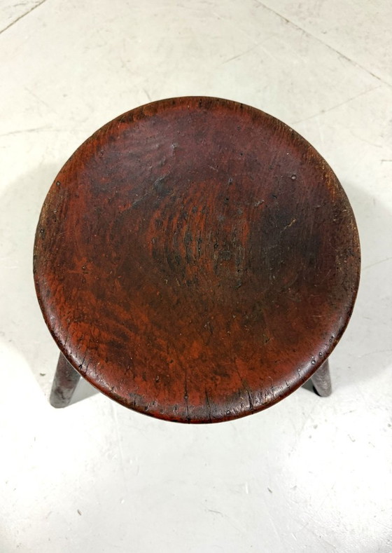 Image 1 of Antiek rustiek houten driepootkrukje 1900’s