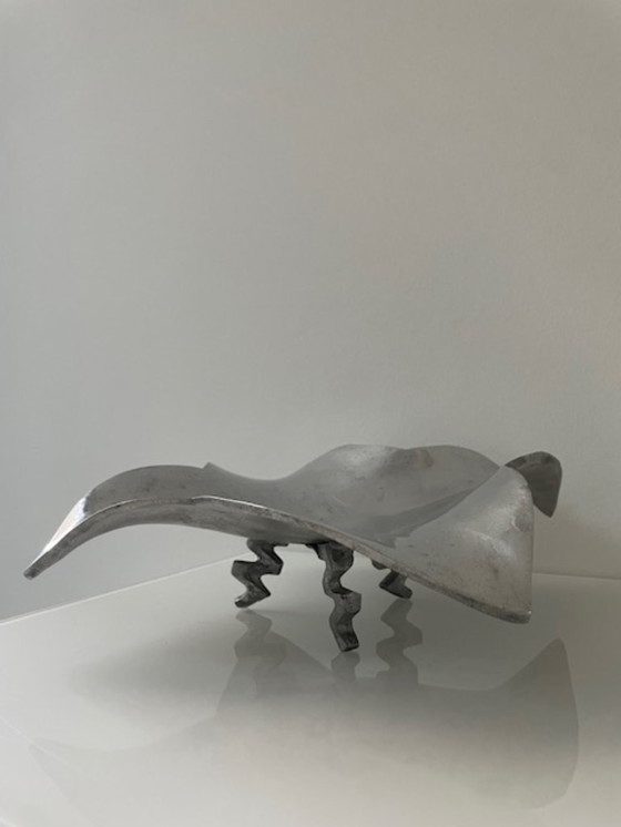 Image 1 of Unieke handgemaakte aluminium schaal met sculpturale bloemvorm