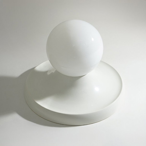 Image 1 of Een paar Light Ball plafondlampen van de gebroeders Castiglioni voor Flos, jaren 60.