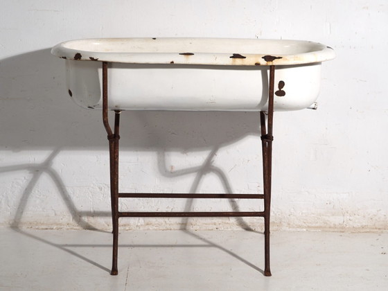 Antique bathtub in enamelled iron – Central Europe, circa 1950 #4 – Decorative Objects, Industrieel (photo 29 of 40)