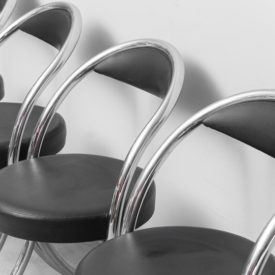 Image 1 of SET VAN 6 VINTAGE GIOTTO STOPPINO-STIJL STOELEN UIT DE JAREN 70 – VERCHROOMDE DESIGNERSTOELEN MET ZWART KUNSTLEER