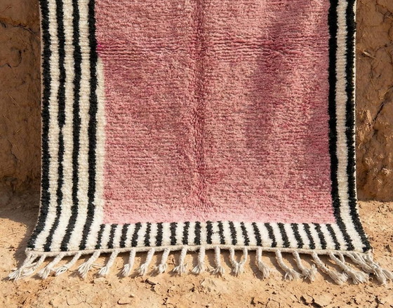 Image 1 of Prachtig handgemaakt roze vloerkleed van 250 cm x 150 cm.