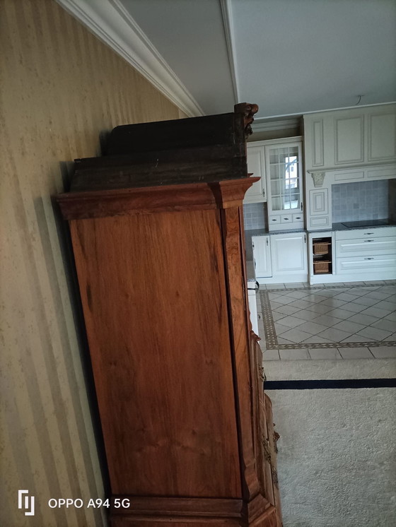 Image 1 of Large Baroque Antique Cabinet / Display Cabinet – Walnut Root Veneer – Bombe Drawers