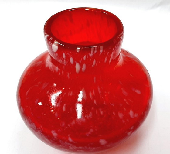 Image 1 of Vaso vintage in vetro rosso rubino con puntini bianchi