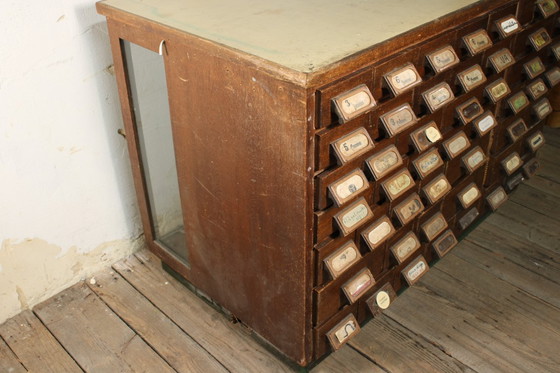 Image 1 of Antieke industriële apothekerskast • Vintage hout en metaal