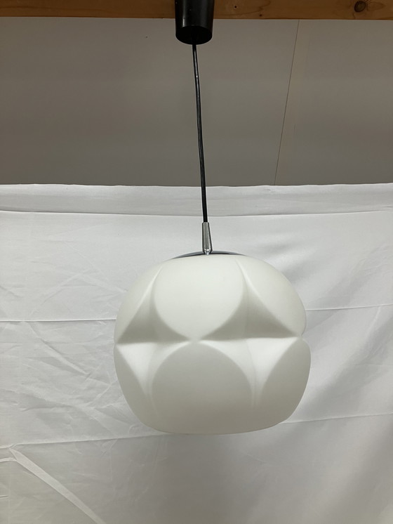 Image 1 of Vintage Peill & Putzler artisjok opaline hanglamp 1960