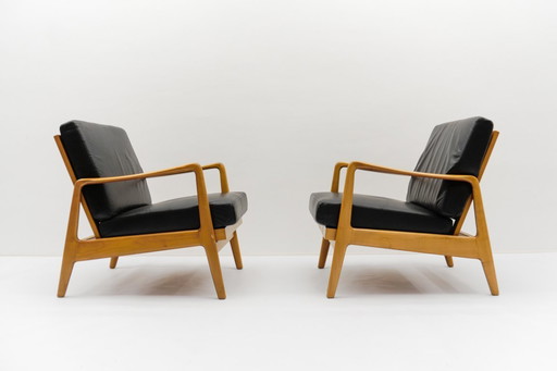Ensemble scandinave moderne du milieu du siècle composé de deux fauteuils et d'un pouf, années 1960