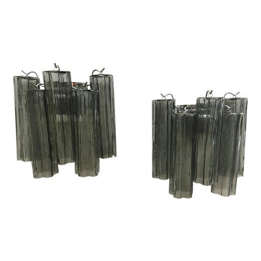Een paar moderne wandlampen van Muranoglas in grijze kleur met een Kromo metalen frame, Mazzega Zuccheri Venini Barovier-stijl