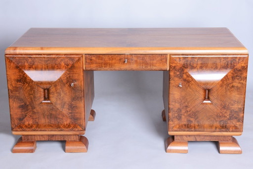 Gerestaureerd art-deco schrijfbureau, mahonie, walnoot, gerestaureerde Poolse afwerking, Tsjechisch, jaren 1920 – Wood
