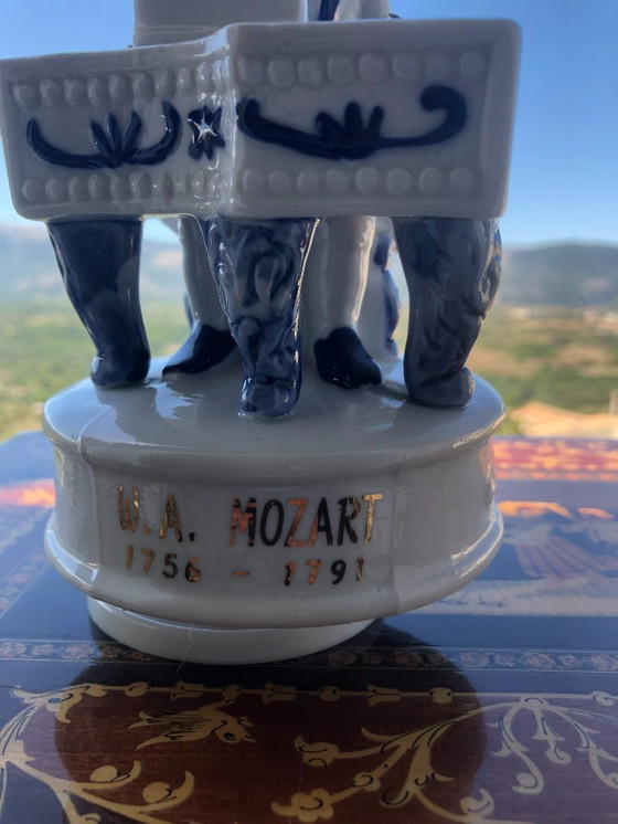 Image 1 of Musical statue in porcelain, Mozart at the piano, in the roccocco Capodimonte style