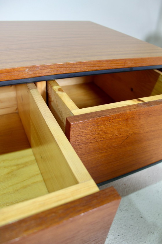 Image 1 of Ensemble vintage d'armoires suspendues