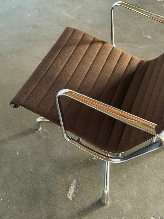Image 1 of Vitra Eames EA124 | Hopsak