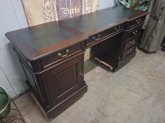 Image 1 of Klassiek Engels bureau, schrijftafel, desk enkelzijdig met lederen inleg Uniek smal model afm. 180x60cm en 80cm hoog.  
