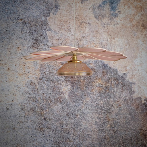 Fleur En Rotin Et Lin Rose Blush Pendant - Luminaires Artisanaux