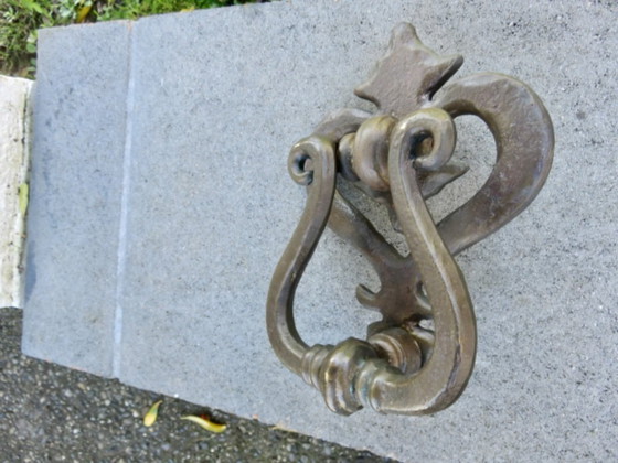Image 1 of Antico batacchio per porta in bronzo massiccio dei primi anni del XX secolo