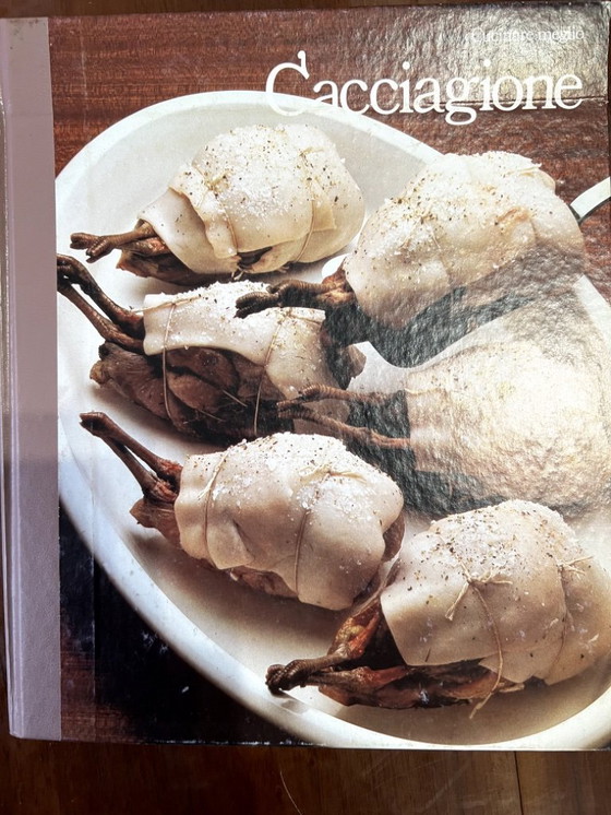 Image 1 of Lotto di 24 volumi di Cucinare meglio di Ermanno Conti, edizione tradotta, pubblicato da Arnoldo Mondadori nel 1983, in italiano