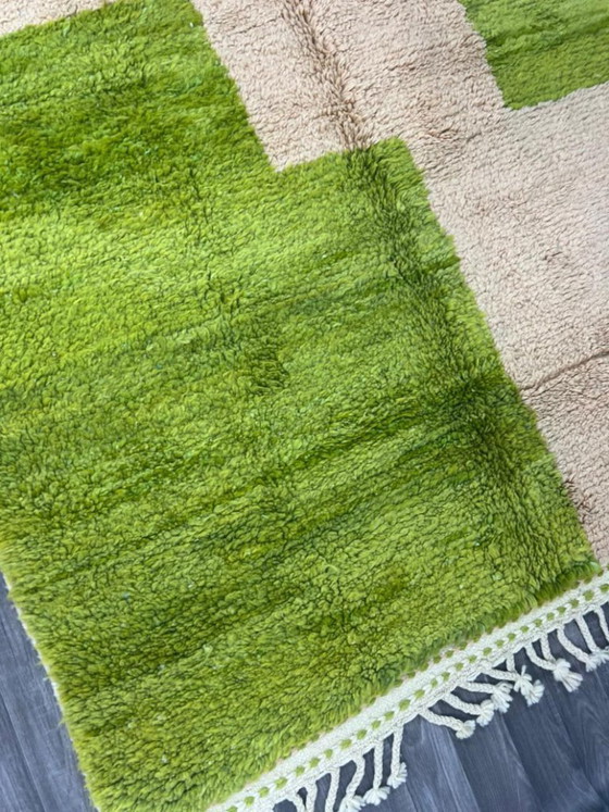 Image 1 of Alfombra marroquí verde a medida de 250 cm x 150 cm.