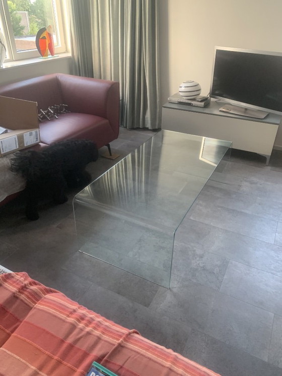 Image 1 of Table basse en verre robuste