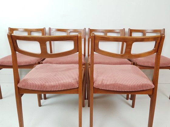 Image 1 of 6 chaises de salle à manger vintage danoises en teck, rose côtelé