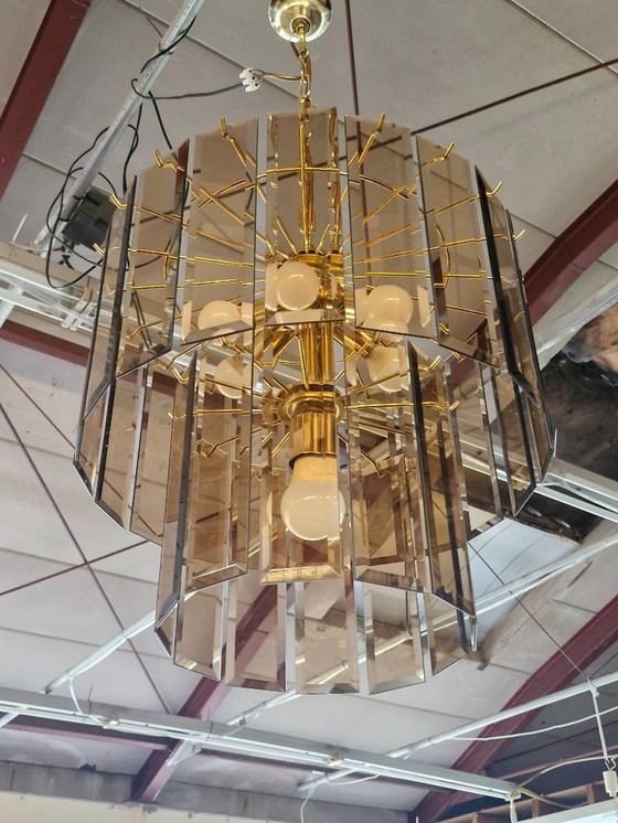 Image 1 of Lustre XL vintage en laiton et verre fumé des années 70