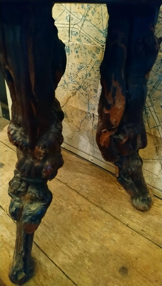 Sgabello brutalista a treppiede realizzato con ceppi di vite. – Sgabelli, Wood (photo 8 of 17)