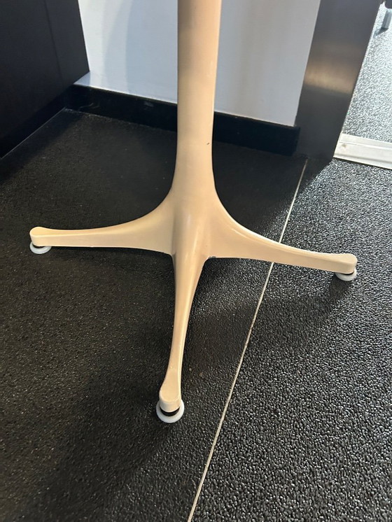 Image 1 of Tavolino da caffè o tavolino Herman Miller 5442