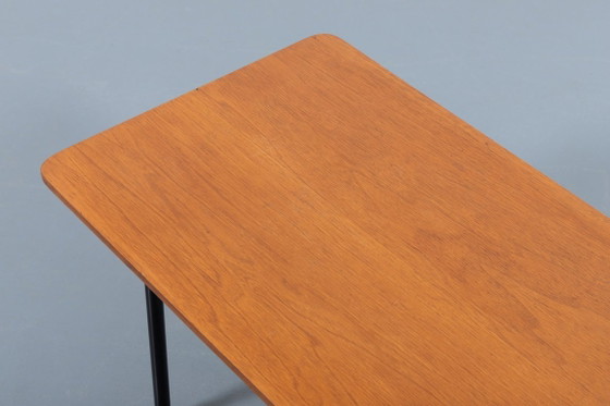 Image 1 of Italiaanse bijzettafel/salontafel uit de jaren 50 in de stijl van het mid-century modern.