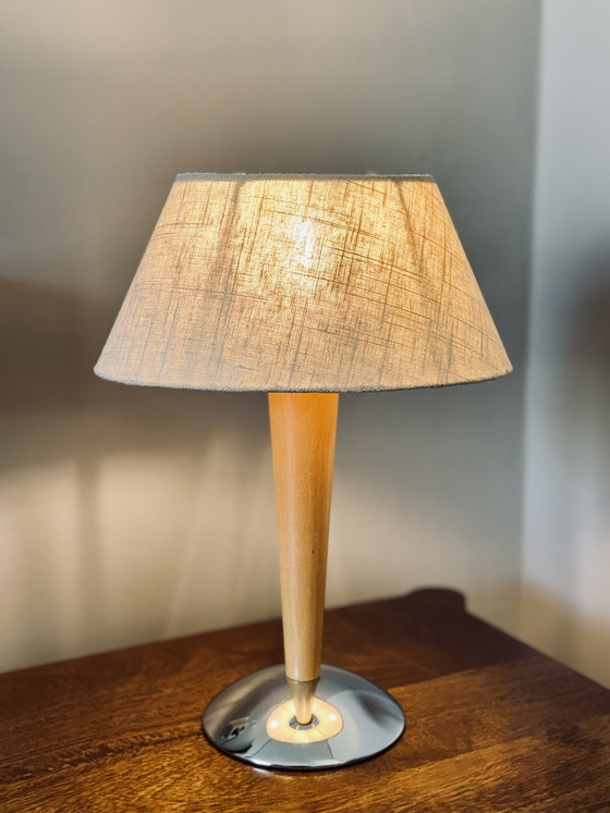 Image 1 of Lampada da tavolo di metà secolo | Base in legno cromato, paralume in lino caldo, stile scandinavo