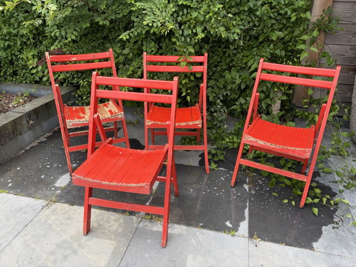 4 sillas plegables de madera rojas de estilo vintage de los años 70.